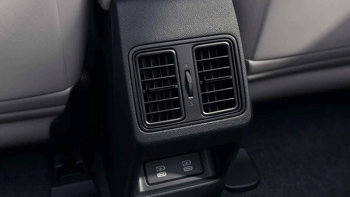 Rear AC Vents with USB-C Charging Ports (2)